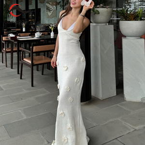 فستان سباحة جديد محبوك فرنسي سادة من TW بفتحة رقبة على شكل حرف V فستان على شكل هيب ملفوف بقصة ضيقة 3D فستان على شاطئ البحر للعطلات فستان للشاطئ - Product Image 1