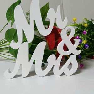 Adornos de Madera Grabados con Mr y Mrs para Decoración de Mesa de Boda, Accesorios para Sesión de Fotos en Alfabeto Inglés, Venta al Por Mayor - Product Image 4