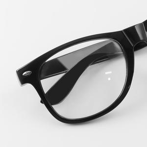 <span class=keywords><strong>Montatura</strong></span> per occhiali da sole con lenti trasparenti con chiodi - Product Image 3