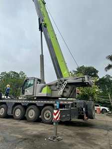 Grúa Oruga Usada Zoomlion ZAT2000E de 200 Toneladas, Maquinaria Pesada con Motor y Caja de Cambios, 2021 - Product Image 2