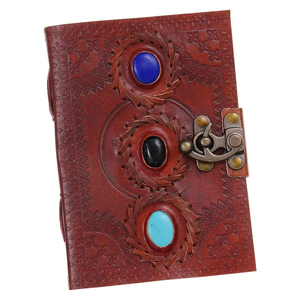 สมุดบันทึกหนังทำมือระดับพรีเมียม พร้อมอัญมณีบำบัด  ตัวล็อคแบบโบราณ กริโมแวร์ สมุดจดบันทึกสไตล์วินเทจ - Product Image 4