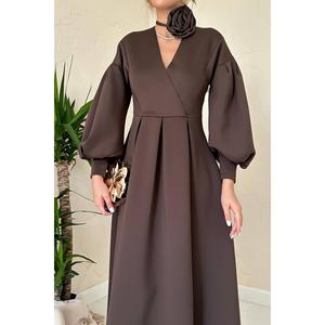 Vestido de Noche Marrón Satinado con Corte en A, Cuello en V, Cintura Imperio, Detalle de Rosas, Antiarrugas - Product Image 1