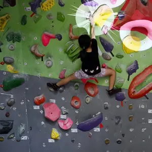 AR proyeksi interaktif dalam ruangan tempat bermain perlengkapan mendaki dinding interaktif permainan pendakian