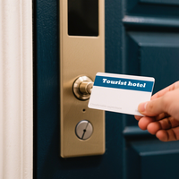 Échantillon gratuit de carte intelligente PVC sans contact RFID CR80 13,56 MHz de haute qualité avec puce F08 pour la sécurité et le contrôle d'accès des entreprises