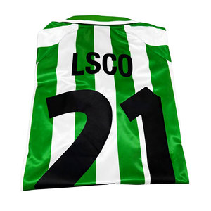 Maillot de football personnalisé pour homme, vert et blanc rayé, avec numéro 21 imprimé au dos et col polo - Product Image 1