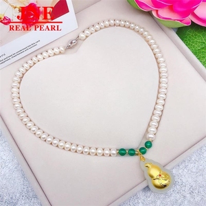 ของขวัญวันแม่ ไข่มุกน้ำจืดธรรมชาติ หยกเหอเถียนทรงเกือบกลม ลูกบอลทองคำ 18K รูปปลาคาร์พแฟนซี รูปน้ำเต้า รูปผีเสื้อแห่งความรัก - Product Image 1