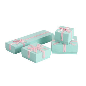 Caja de Joyería de Cartón Personalizada de Lujo para Pendientes, Anillos y Collares con Cinta - Product Image 1