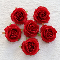 Vente en gros usine – Têtes de roses artificielles en soie colorées de 9 cm, fleurs réalistes pour événements de mariage et mur floral de la Saint-Valentin