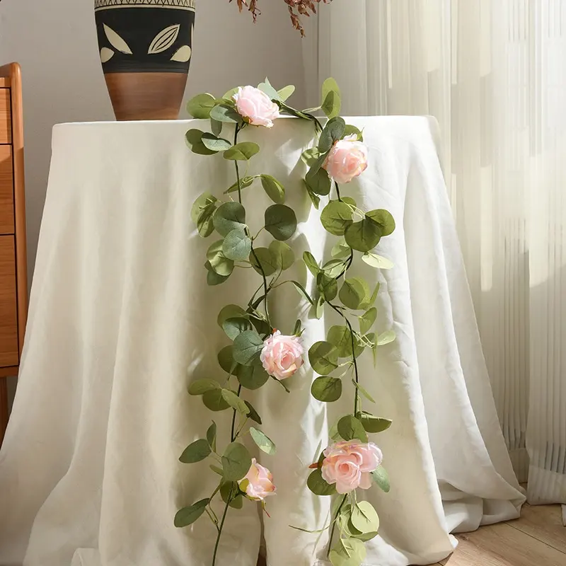 Guirlande d'eucalyptus en soie blanche élégante pour décoration de mariage au printemps