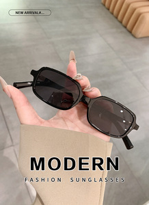 Nouvelles <span class=keywords><strong>Lunettes</strong></span> de Soleil Rétro Vintage Carrées pour Femmes 2026 – Design Classique Simple et Tendance, Modèle Rectangulaire Unisexe - Product Image 2