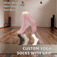 Chaussettes de yoga et de Pilates personnalisées ODM de haute qualité, antidérapantes, antibactériennes, à séchage rapide, tricotées, avec revers, pour l'intérieur