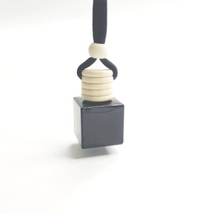 Botella de vidrio vacía de 8ml para coche, ambientador con encaje colgante negro y cubierta de madera, difusor de Perfume - Product Image 1