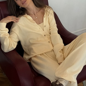Completo Abito Coordinato da Donna in Maglia di Lana Beige con Spalle Scoperte e Maniche Lunghe, Stile Casual di Lusso con Dettagli in Pelliccia, Collezione Primavera - Product Image 4