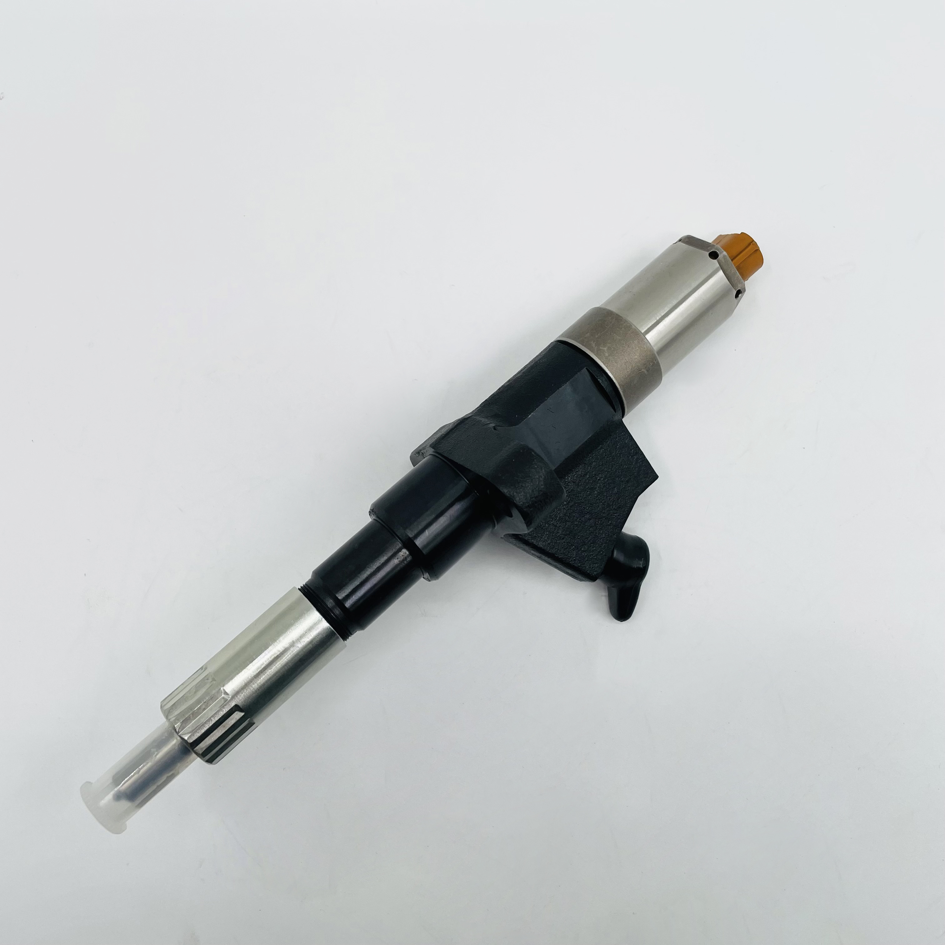common rail injector 095000-0220 095000-0222  1-15300347-3 for ISUZU GIGA 6SD1 diesel injector nozzle 095000-0222  1-15300347-3