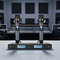 Soundmark K-300 Mikrofon Genggam Nirkabel Hemat Biaya Konstruksi Paduan Logam Baterai AA Rentang Frekuensi 630-690MHz Jangkauan 80m