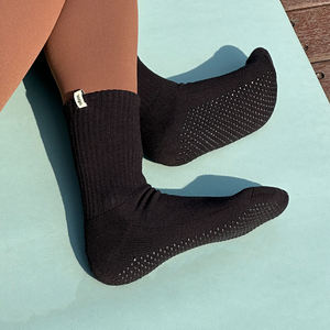 Calcetines de agarre de Pilates personalizados negros-Calcetines de yoga antideslizantes para mujeres Calcetines de entrenamiento de barra de algodón - Product Image 1