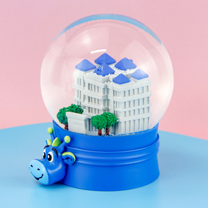 Globo di Neve in Cristallo Personalizzato con Modello di Edificio Realistico - Regalo Perfetto per Natale e Anniversari per Clienti - Product Image 1