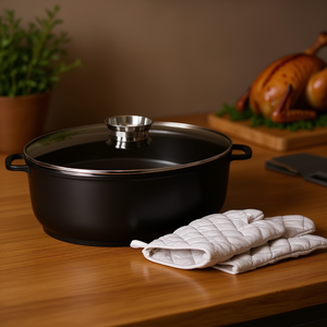 Olla para asar pollo Goose Roaster Leipzig negra con tapa de vidrio y guantes para horno, 5.5 Qt, para asar aves de corral - Product Image 3