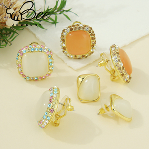 Ensemble de bijoux indiens de haute qualité pour mariée, collier et boucles d'oreilles carrées en cristal, élégant et tendance, pour mariage - Product Image 2