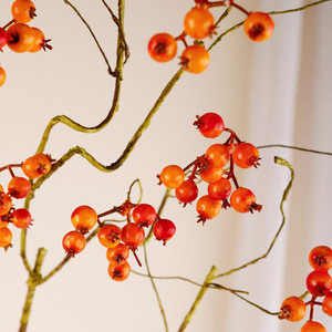 Branche de baies artificielles Zen Holly simulées, 107 cm, en plastique et mousse, ornements décoratifs pour la maison et les fêtes - Product Image 2