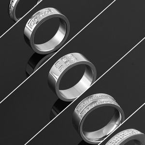 Anillos de Moda de Acero Inoxidable Estilo Japonés y Coreano, con Dos Filas de Diamantes Incrustados, Superficies Curvas Exteriores, Anillos Personalizados - Product Image 5