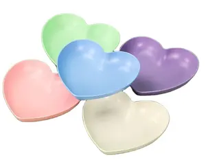 Eco-Friendly Heart-Shaped Plastic Bone Plates: A Creative Solution for Dining and Waste Reduction