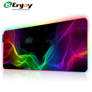 Tapis de jeu XXL RGB personnalisé imprimé, base en caoutchouc souple antidérapante avec design rétroéclairé pour gamer, couleur RVB complète en stock - Product Image 1