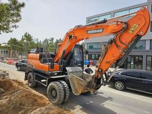 Excavatrices sur pneus Doosan DH140 DX140 d'occasion de bonne qualité, excavatrices coréennes Doosan d'occasion, pelle de 14 tonnes certifiée CE avec brise-roche - Product Image 4
