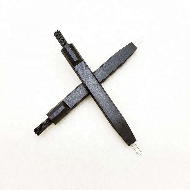 Небольшие щетки для чистки слуховых аппаратов