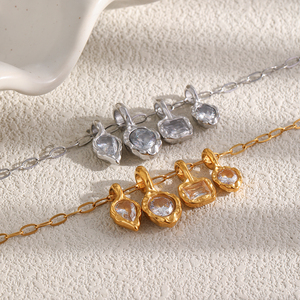 Collana con Ciondolo dal Design Raffinato <span class=keywords><strong>e</strong></span> Distintivo in Acciaio Inossidabile Placcato <span class=keywords><strong>Oro</strong></span> 18K con Motivo a Grani <span class=keywords><strong>e</strong></span> Pochi Diamanti Bianchi - Product Image 6