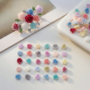Accesorios de resina 3D con forma de rosa, pequeños adornos DIY para carcasas de teléfono, decoración de uñas y pinzas para el cabello. - Product Image 3