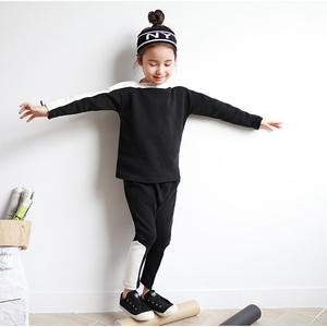 Ensemble pull et robe en tricot torsadé pour enfants, avec volants raglan - Product Image 4