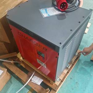 Chargeur haute fréquence pour batterie au plomb de chariot élévateur à palettes 380V 80V 80A avec connecteur RE-MA - Product Image 6