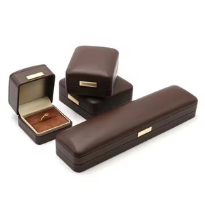 Nouvelle boîte à bijoux luxueuse en similicuir avec logo personnalisé et intérieur en velours pour bracelet collier boucles <span class=keywords><strong>d</strong></span>'oreilles bagues <span class=keywords><strong>fermeture</strong></span> à pression - Product Image 2