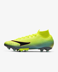 Maxed soccer boots Clearance
