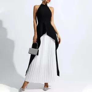 女性のためのカスタムトレンディなノースリーブホルター黒と白のマキシパーティードレス背中の開いたプリーツドレス