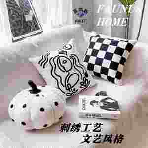 หมอนรองนั่งโซฟาปักลายศิลปะสีครีมสีขาวและสีดำเรียบง่าย - Product Image 1