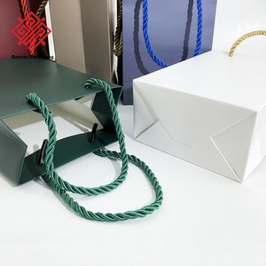 Sac à bijoux réutilisable écologique direct d'usine Baoren Design en relief Poignées en corde à trois brins Sacs cadeaux enduits Impression de logo - Product Image 2