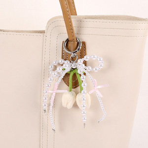 Llavero de flores de tulipán de ganchillo con perlas, juguetes amigurumi de punto hechos a mano, llaveros de tulipán de ganchillo coloridos para dijes de bolso de niña - Product Image 2