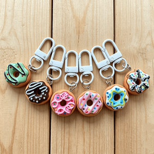 Porte-clés 3D en caoutchouc en forme de donut et ensemble de porte-clés en silicone pour sac à dos, tirette de fermeture éclair, breloque alimentaire, cadeau pour elle - Product Image 1