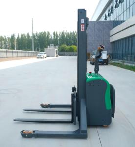 1500kg 2톤 용량 전동 스태커 트럭, 3m 리프팅 높이, 스트래들 레그 및 조절식 포크 장착 파워 팔레트 트럭 - Product Image 3