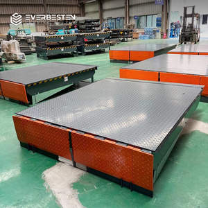 Niveleur de quai hydraulique, hauteur 300 mm, pont de chargement, plateforme murale, petite station, 20 tonnes, plaques fixes personnalisées - Product Image 1