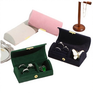 Boîte de rangement portable en velours pour bijoux, mini sac de rangement pour bagues et boucles d'oreilles, boîte d'emballage pour colliers - Product Image 1
