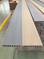 Plancher extérieur moderne en PE, revêtement de terrasse extérieur, prix d'usine, bois composite antidérapant, terrasse en teck gaufré pour jardin et parc