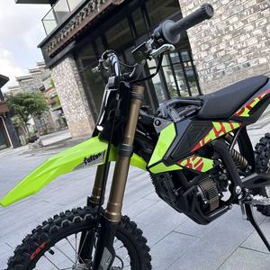 Vente en gros de motos tout-terrain Surron légères 58V 22Ah 8KW 185N.m 40.4mph 34.8Miles pour jeunes - Product Image 3
