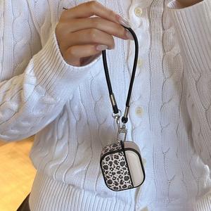 Funda Cruzada con Estampado de Leopardo BP007 Compatible con <span class=keywords><strong>Apple</strong></span> <span class=keywords><strong>AirPods</strong></span> de 4.ª Generación, Funda para Auriculares Bluetooth Pro 2/Nueva 3.ª Generación - Product Image 6