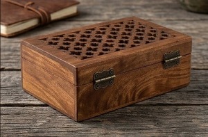 Boîte à bijoux en bois personnalisée pour cadeaux personnalisés, faveurs de mariage, coiffeuse et rangement d'accessoires haut de gamme - Product Image 3