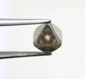 Diamant naturel octaédrique de 3,56 carats provenant de la mine du Zimbabwe, très bon polissage, DIAMANT RARE, marque pour bijoux fins spéciaux, ses bijoux - Product Image 3