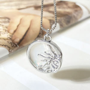 Colgante Redondo de Cobre con Forma de Sol y Cadena de Caja Chapada en Oro Rodio, Regalo Unisex - Product Image 6