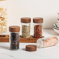 Vente chaude Acacia Bois Verre Assaisonnement Bouteille Poivrière Épice Pot De Stockage Base Usine En Gros pour Conteneur De Stockage Des Aliments